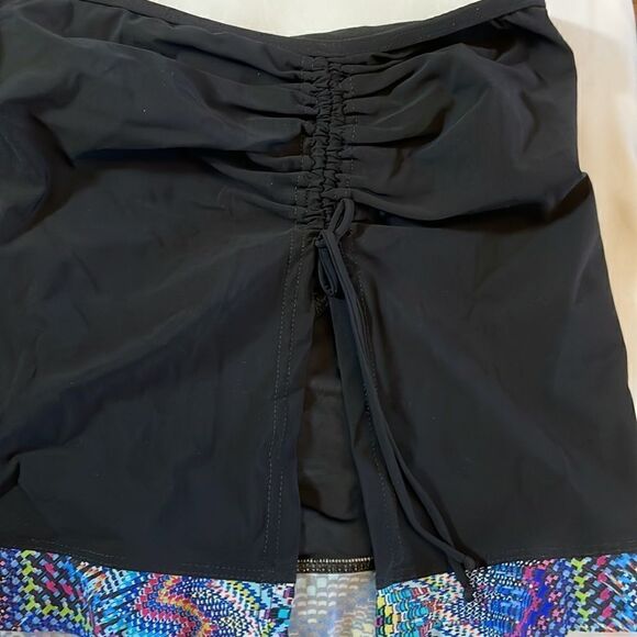 PROFILE BY GOTTEX SKIRT WITH BUILT IN BIKINI.  FLOWY MULTI COLORED TRIM.… - Picture 2 of 9